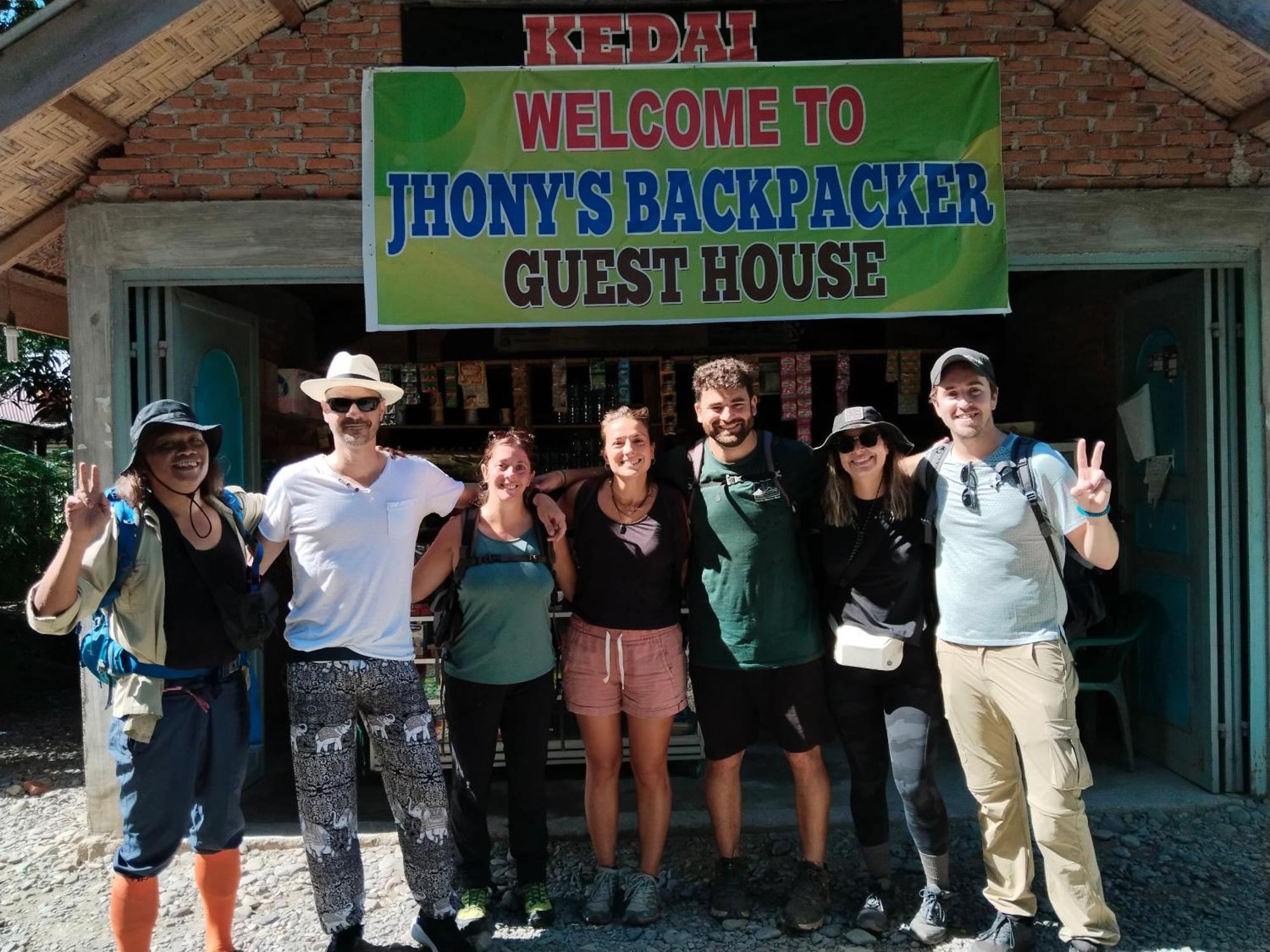 Jhony'S Backpacker-Guest House Only Stay Here Book Treking With Us Букіт-Лаванґ Екстер'єр фото