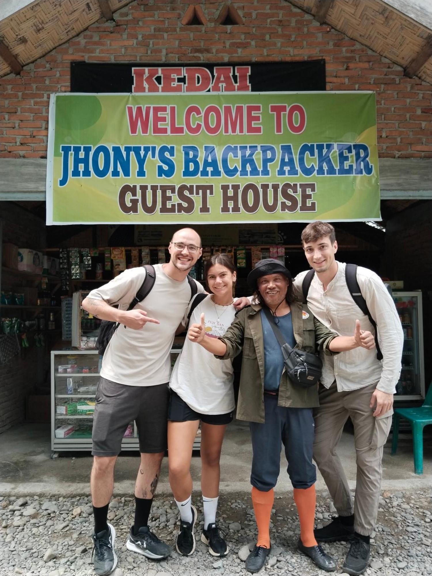 Jhony'S Backpacker-Guest House Only Stay Here Book Treking With Us Букіт-Лаванґ Екстер'єр фото