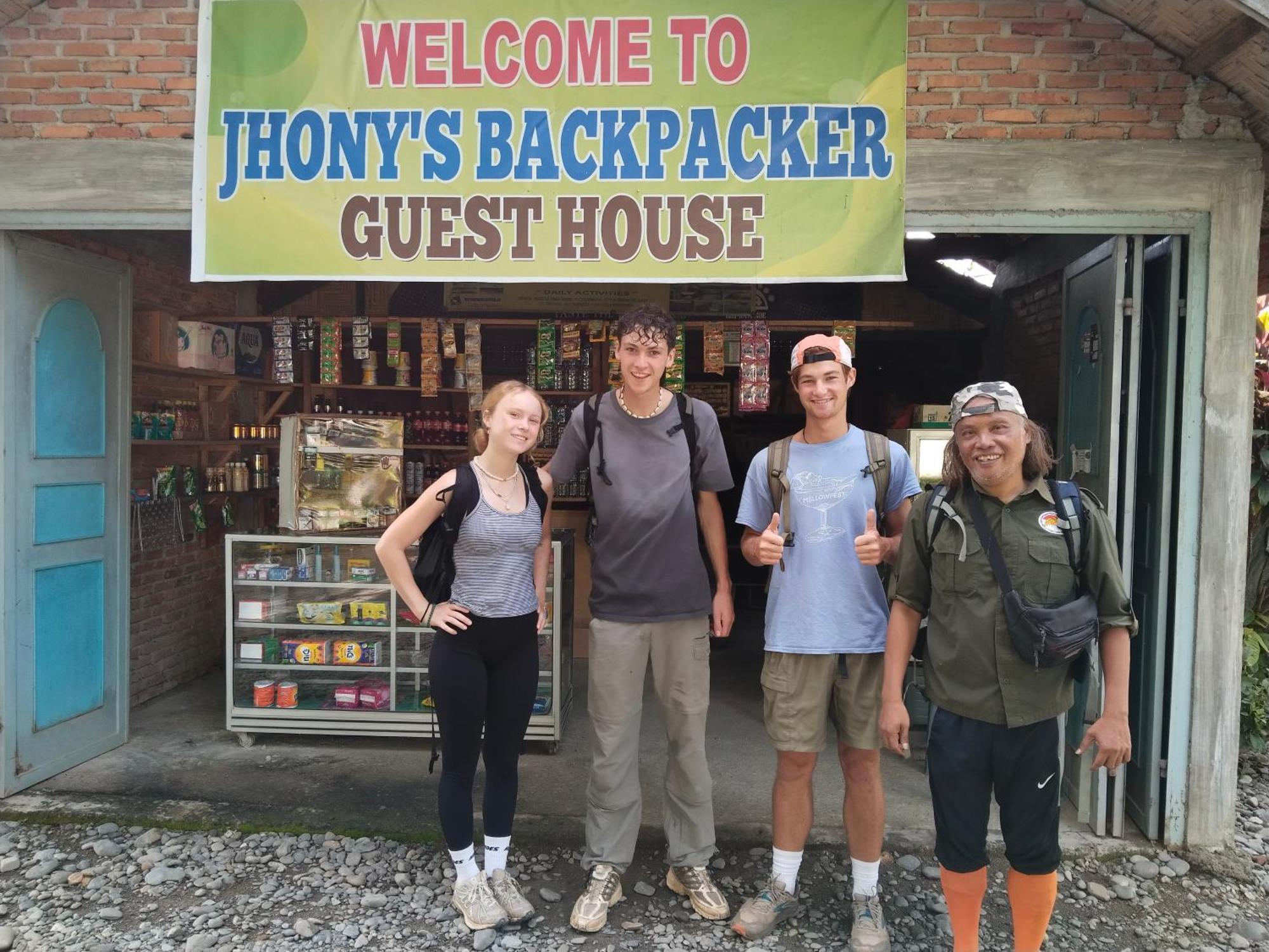 Jhony'S Backpacker-Guest House Only Stay Here Book Treking With Us Букіт-Лаванґ Екстер'єр фото