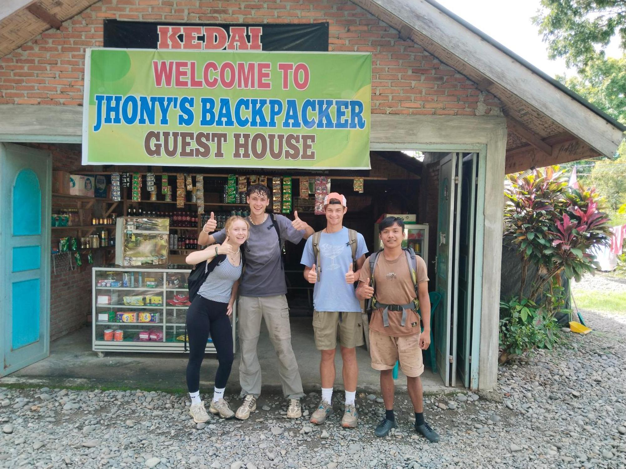 Jhony'S Backpacker-Guest House Only Stay Here Book Treking With Us Букіт-Лаванґ Екстер'єр фото