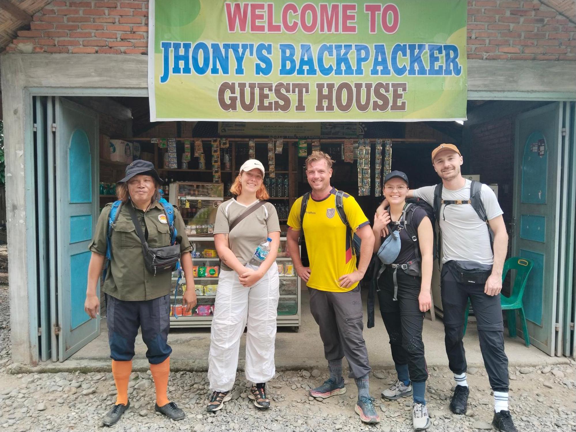 Jhony'S Backpacker-Guest House Only Stay Here Book Treking With Us Букіт-Лаванґ Екстер'єр фото