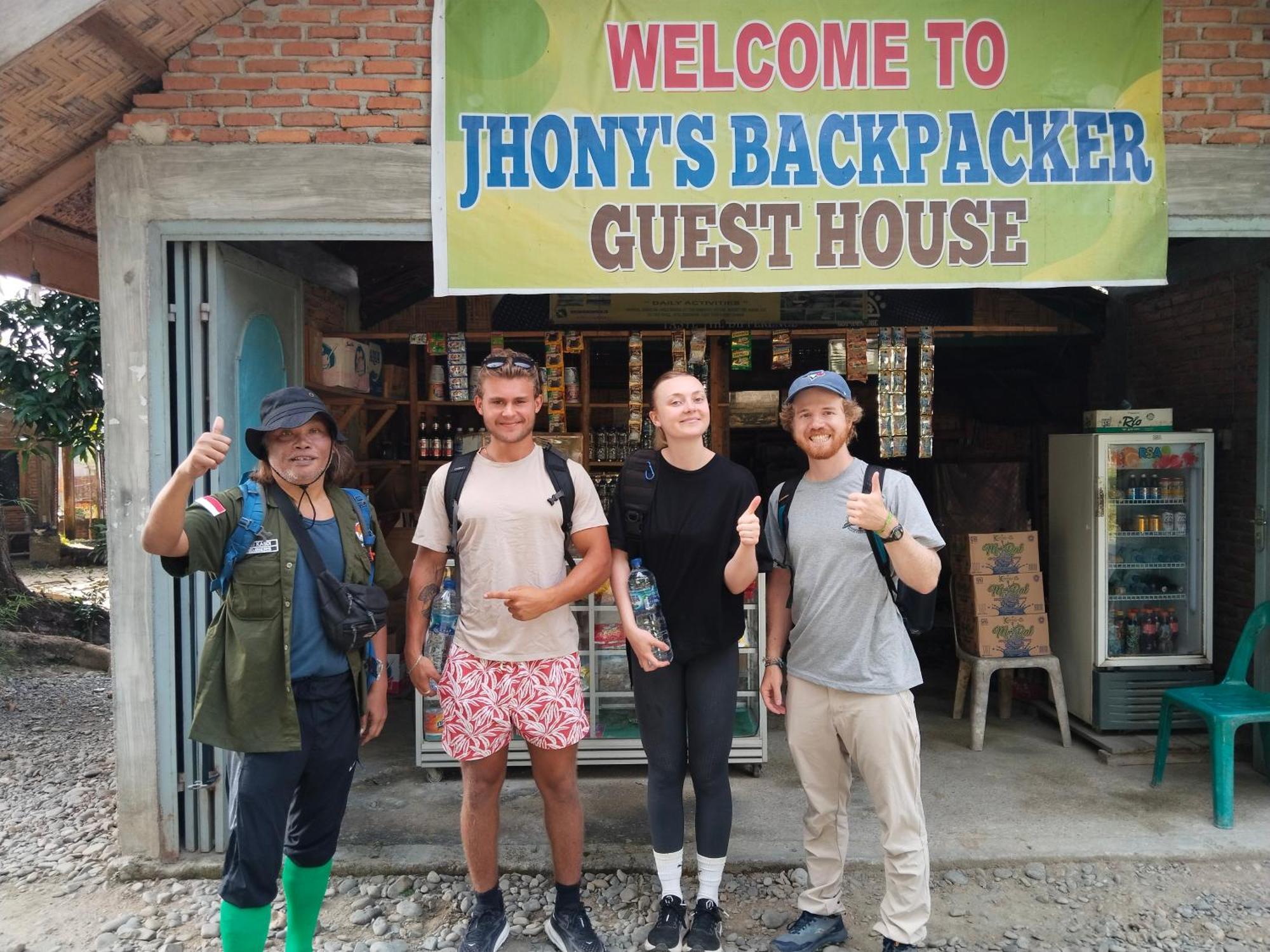 Jhony'S Backpacker-Guest House Only Stay Here Book Treking With Us Букіт-Лаванґ Екстер'єр фото