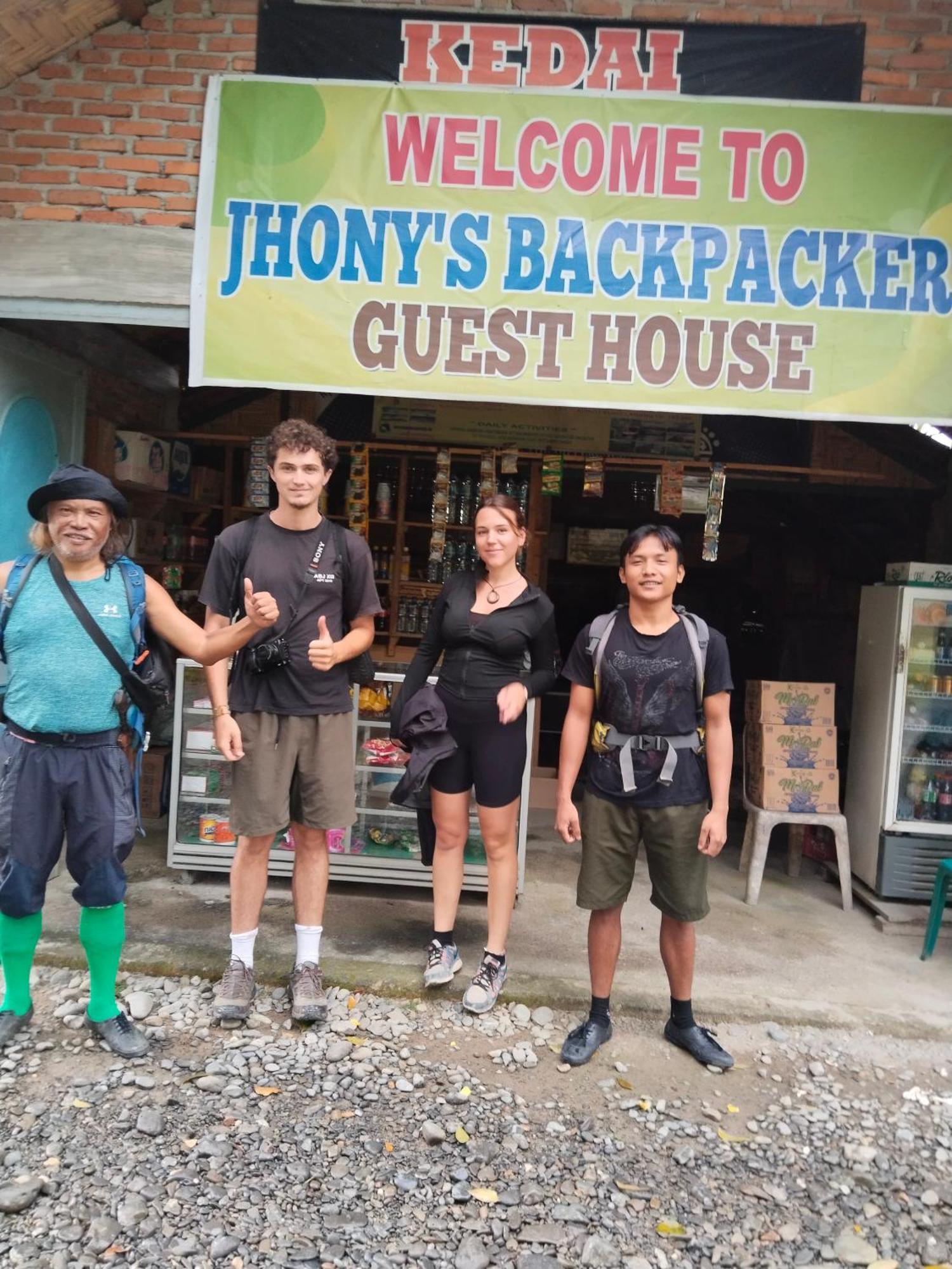 Jhony'S Backpacker-Guest House Only Stay Here Book Treking With Us Букіт-Лаванґ Екстер'єр фото