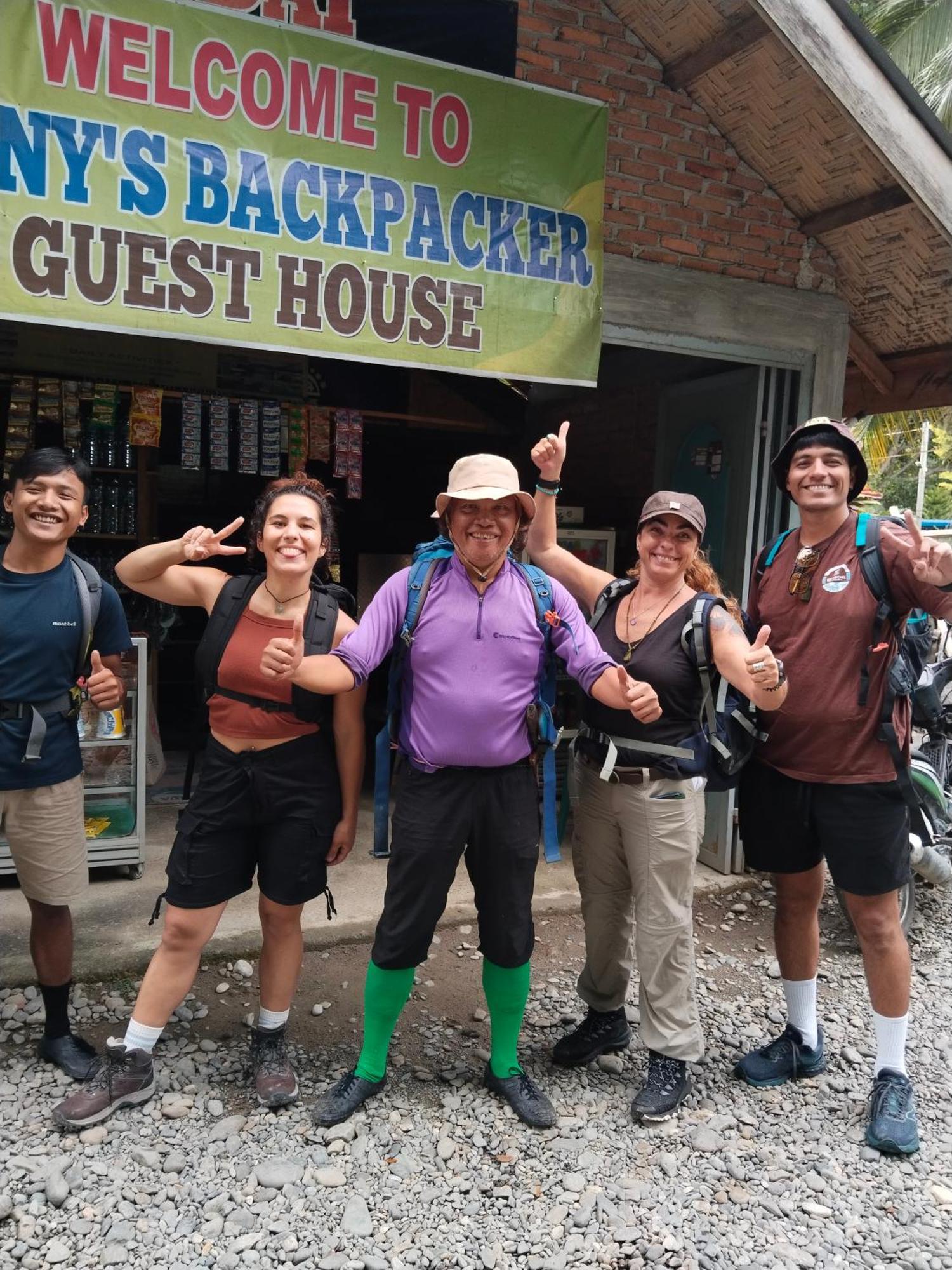 Jhony'S Backpacker-Guest House Only Stay Here Book Treking With Us Букіт-Лаванґ Екстер'єр фото