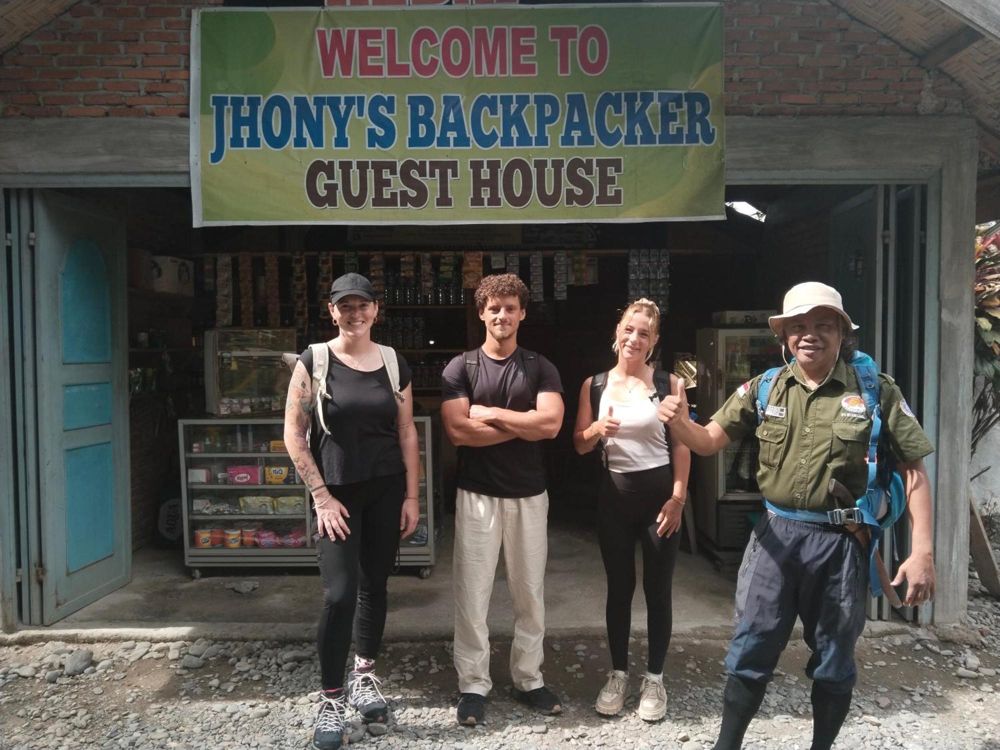 Jhony'S Backpacker-Guest House Only Stay Here Book Treking With Us Букіт-Лаванґ Екстер'єр фото
