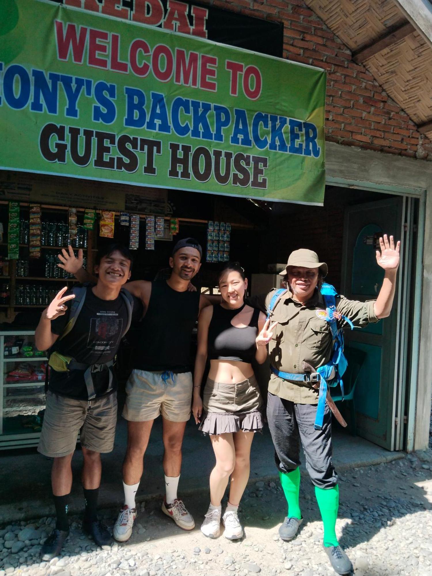 Jhony'S Backpacker-Guest House Only Stay Here Book Treking With Us Букіт-Лаванґ Екстер'єр фото